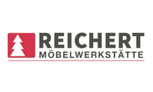 Logo der Reichert Möbelwerkstätte mit Schriftzug und rotem Baum-Symbol